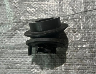 Флянець маслозаливної горловини, горловина 1.9 VW T5 038115301A VAG Фольксваген Т5