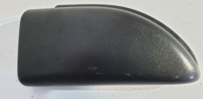 Заглушка бокової дверки здвижної, трикутник права 91165732, 4410240, 8200020538 Рено Трафік, Опель Віваро, Ніссан Прімастар