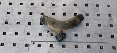 Патрубок, трійник системи охолодження 1.5DCI 2008+ 7701061051 Рено Кенго 2