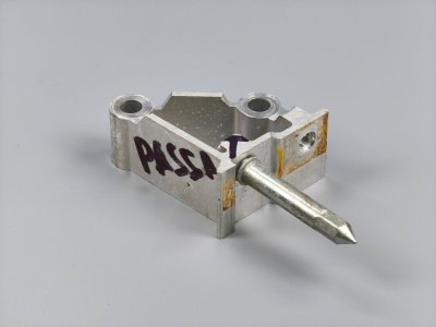 Кронштейн кріплення торпеди, панелі 1K1857822D VAG Фольксваген Пассат B7
