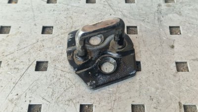 Скоба замка бокової здвижної дверки 2010+ 825709702R Рено Мастер 3, Опель Мовано, Ніссан NV400