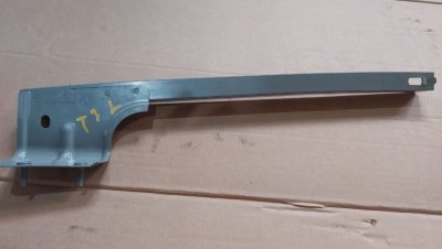 Направляюча скла передньої лівої дверки(коротка) 2014+ 0217855R, 802176059R Рено Трафік 3, Опель Віваро, Фіат Таленто, Ніссан NV 300