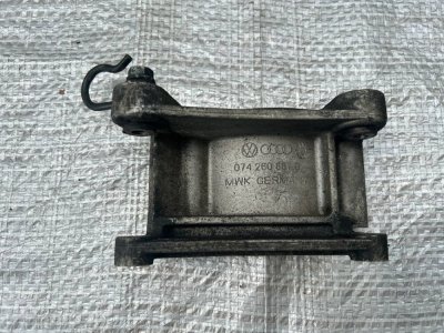 Кронштейн компресора кондиціонера VW T4 074260887B VAG Фольксваген Т4-1