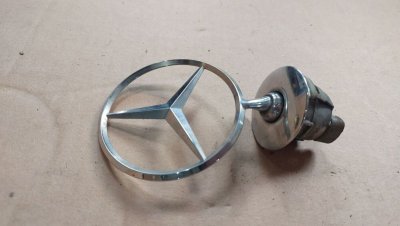 Емблема капота, значок A2028800186 Мерседес C-clas W203