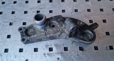 Кришка термостату 2.2 CDI 2000-2006 A6112030431 Мерседес Спрінтер 903