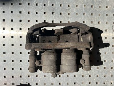 Суппорт передній лівий(с-ма BREMBO) 2014+ A4474200083 447 Мерседес Віто-1