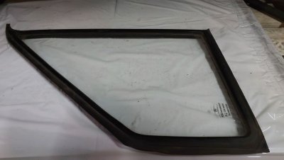 Скло дверей передніх лівих форточка, кватирка, трикутник A9017250109 1996-2006 Мерседес Спрінтер 903