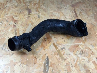 Патрубок інтеркулеру до заслонки 2.2 CDI ОМ651 2009-2014 906 A6510900242 Мерседес Спрінтер