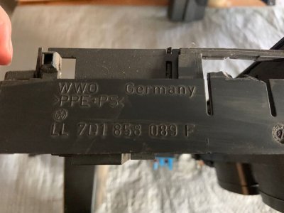 Центральна консоль торпедо в зборі, ДЕФЕКТ кріплення 7D1858089F VAG Фольксваген Т4-1