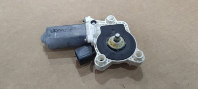 Моторчик склопідіймача передньої лівої дверки A2118201742 Мерседес C-clas W203
