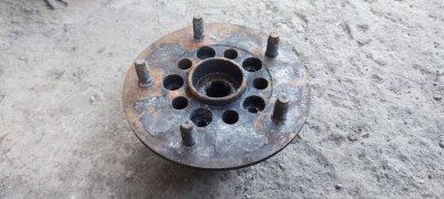 Ступиця передня однокаткова R16 2.0 2000-2006 YC151104AA Форд Транзит-1