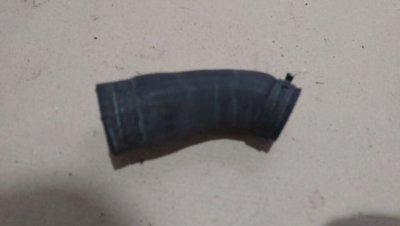 Патрубок охолодження верхній від радіатора до тройніка 2D0122101D 1996-2006 Фольксваген ЛТ