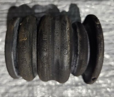 Відбійник переднього амортизатора VW T5 7H0412303A  Фолькваген Т5