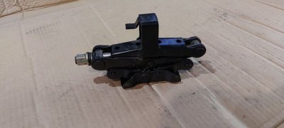 Домкрат механічний легковий-1