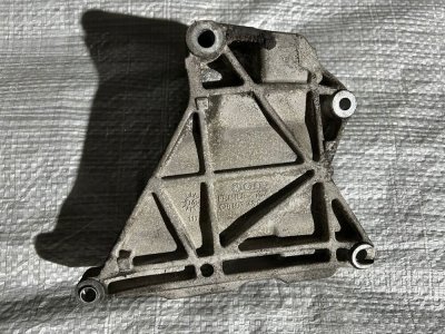 Кронштейн генератора 2.5 TDI 2003-2009 070903143С VAG Фольксваген Т5