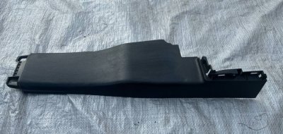 Пластикова накладка стійки нижня права обрізна A4476906425, A4476906525, A4476906625 W447 Мерседес Віто