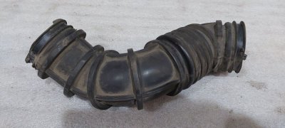 Патрубок повітряного фільтру до резонатора 2.0 2000-2006 2C119C623AD Форд Транзит