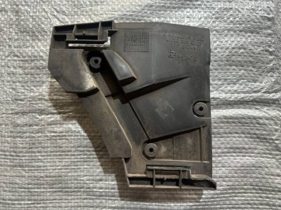 Кронштейн, направляюча заднього бампера ліва 1996-2003 A6388850121 638 Мерседес Віто