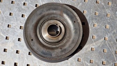Шків колінвалу 2.5 DCI 7 пк 2006+ 8200458171, 8200207435, 8200555549, 8200664350, 8200802666 Рено Трафік, Опель Віваро, Ніссан Прімастар-1