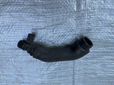 Формований шланг між клапаном PCV і впускним колектором 2003-2015 A6460161581  639  Мерседес Віто