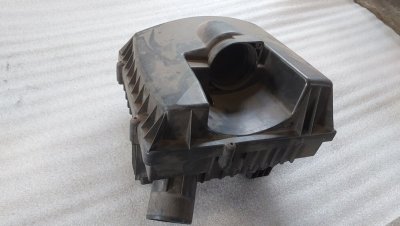 Корпус повітряного фільтру 2.5 2001-2006 дорестайл DCI 8200141448 Рено Трафік, Опель Віваро, Ніссан Прімастар