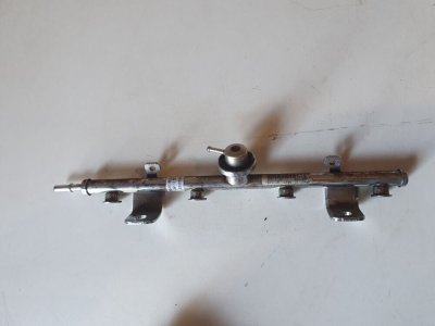 Рейка, рампа паливна бензинова 2002-2007 4M8G9D280AA Мазда 6