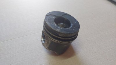 Поршень STD перевірений 1,9 F9K 7701472834 Рено Трафік, Опель Віваро, Ніссан Прімастар-1