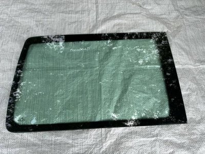 Боковое заднее правое стекло кузова, короткая база (91×56 см), 2003–2010 гг., 7H1845332M, 7H5845332AD, VAG, Volkswagen Transporter T5