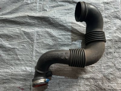 Патрубок корпуса повітряного фільтра OM642 3.0 CDI A6395282082 639 Мерседес Віто