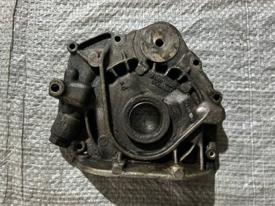 Масляний насос 2.5 TDI 1990-2003 074115109B VAG Фольксваген Т4