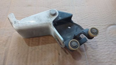 Ролик, ролік бокової здвижної правої дверки середній 8200531807, 531807 Рено Кенго 2008+