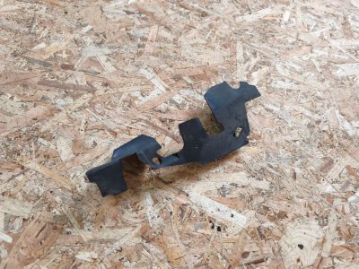 Дефлектор радіатору правий VW 2K0121284 VAG Фольксваген Кадді