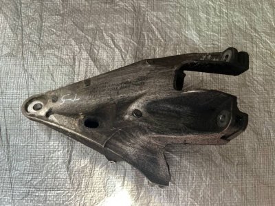 Кронштейн кріплення подушки двигуна задній VW T5 7H0199370M VAG Фольксваген Т5