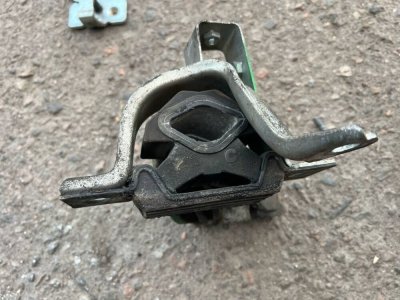 Подушка двигуна права 1.9 46759568 Фіат Добло