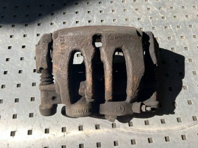 Суппорт передній лівий(с-ма BREMBO) 2014+ A4474200083 447 Мерседес Віто