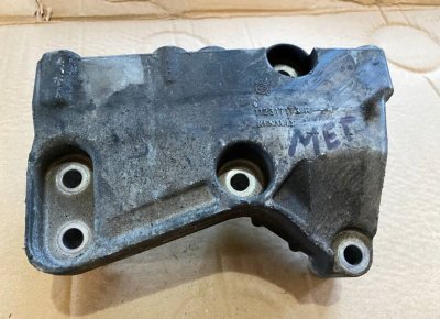 Кронштейн подушки двигуна, правої опори 1.5 К9К 112317173R Рено Меган