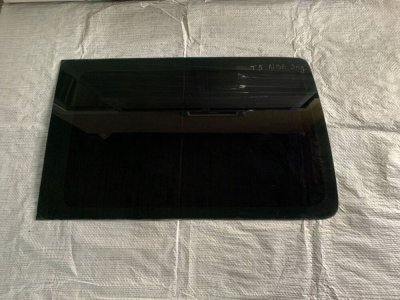 Скло в кузов бокове заднє ліве, коротка база (91*56)  2003-2010 VW T5 7H5845331AD, 7E1845331F VAG Фольксваген Транспортер Т5