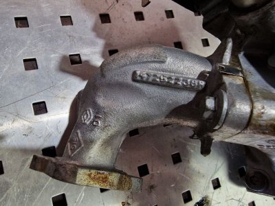 Трубка, флянець ЕГР, EGR 1.6 dсi 2014+ бітурбо 147252238R Рено Трафік 3, Опель Віваро, Фіат Таленто, Ніссан NV 300