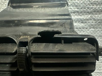 Дефлектор повітряний центральний ДЕФЕКТ 1996-2003 A6388300954 638 Мерседес Віто-1