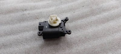 Привід, моторчик заслонки пічки кроковий двигун пічки BEHR U4292002 90.226085 30.93821, 0132801374, А0008205808 2006+ 906 Мерседес Спрінтер, Фольксваген Крафтер