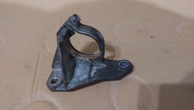 Кронштейн кріплення підвісного підшипника K9K 1.5DCI 8200684534 Рено Кенго