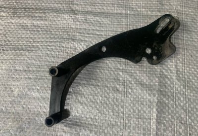 Кронштейн кріплення насосу ГУ, гідропідсилювача VW 028145544 VAG Фольксваген