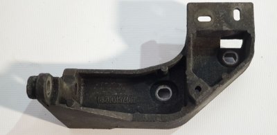 Кронштейн підтримки ТНВД, ПНВТ, паливного насосу високого тиску 1.9 DCI, 8200157461 Рено Трафік, Опель Віваро, Ніссан Прімастар
