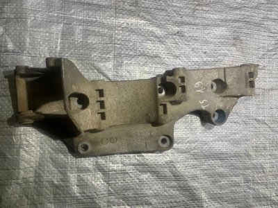 Кронштейн навісного обладнання, генератора VW T5 R045903143F VAG Фольксваген Т5