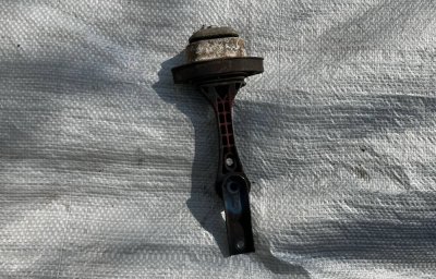 Подушка двигуна, мотора задня 1997-2006 1.6 бензин 1J0199851 VAG Фольксваген Гольф 4