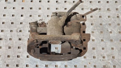 Суппорт тормозний гальмівний задній лівий 2010+ 	440115485R, 	440113887R, 440111516R Рено Мастер 3, Опель Мовано, Ніссан NV400