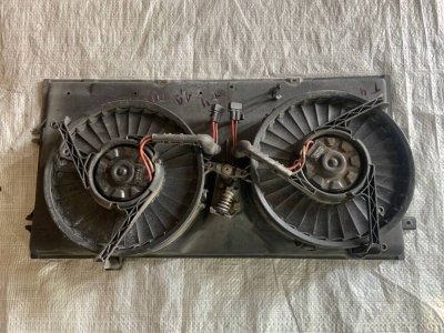 Дифузор вентиляторів охолодження в зборі 1.9 VAG 701121207G, 701121207B Фольксваген Транспортер Т4
