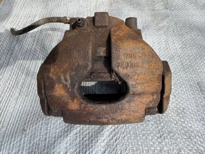 Суппорт передній правий 2003-2010 7L6615124F, 7E0106A VAG Фольксваген Транспортер Т5