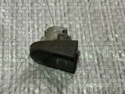 Заглушка серцевини, личинки замка права T5 VAG  1U0837168A Фольксваген Транспортер Т5