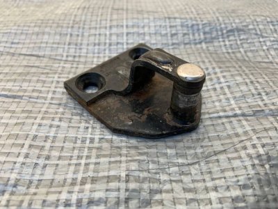 Скоба замка задньої ляди VW T4 701827537E VAG Фольксваген Т4